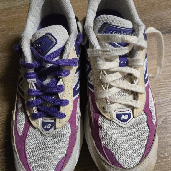 New Balance Men Cream and Purple Sneakers - Picture 3 of 10
